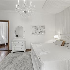 4-5 bedroom villa with Split City and Sea Views sleeps 8-10